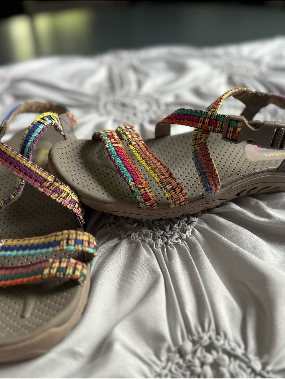 Skechers woman’s Beige Sandals with Multicolor Woven Straps - Picture 2 of 12